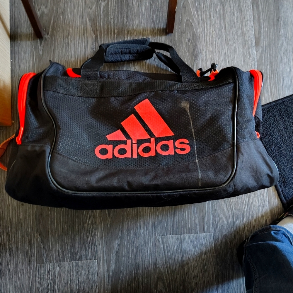 ADIDAS LARGE NEON PINK/BLACK ATHLETIC DUFFLE BAG